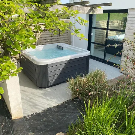 Maison Montmarin: Seaside Villa with Spa in Northern Brittany Locquenole Exterior photo